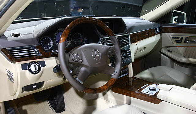 <b>Mercedes-Benz E CLASS｜メルセデス・ベンツ E クラス</b>