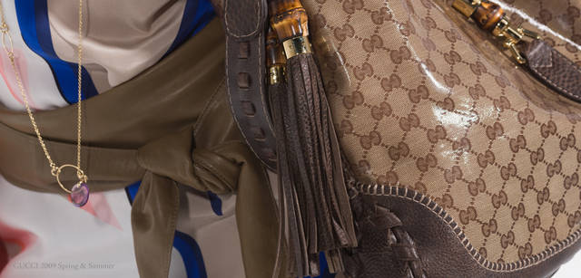 <strong>ＧＵＣＣＩ｜グッチ</strong>　バッグ 34万6500円、ドレス 37万6950円、ベルト 11万5500円、ネックレス 52万3950円