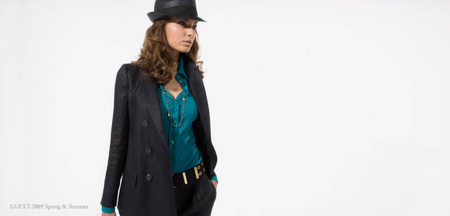 <strong>ＧＵＣＣＩ｜グッチ</strong>　ジャケット 24万2550円、ブラウス 12万9150円、パンツ 13万5450円、ハット 参考商品、ベルト 9万3450円、ネックレス 71万5050円