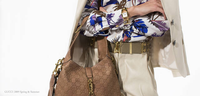 <strong>ＧＵＣＣＩ｜グッチ</strong>　バッグ 28万3500円、ジャケット 22万1550円、シャツ 12万6000円、パンツ 13万4400円、ベルト 9万3450円、ネックレス 52万3950円、ウォッチ 135万4500円