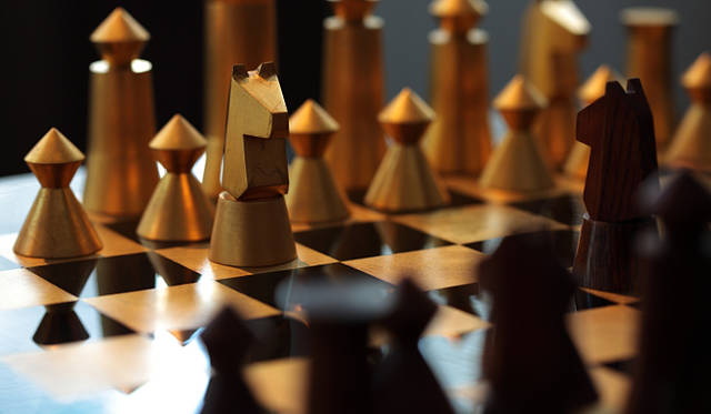 インテリアショップ『燕子花』<b>金箔と拭き漆のチェス駒</b>