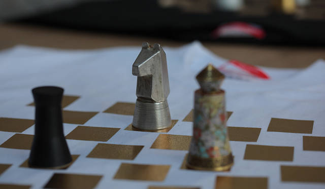 インテリアショップ『燕子花』<b>Tシャツの上に置かれた駒</b>