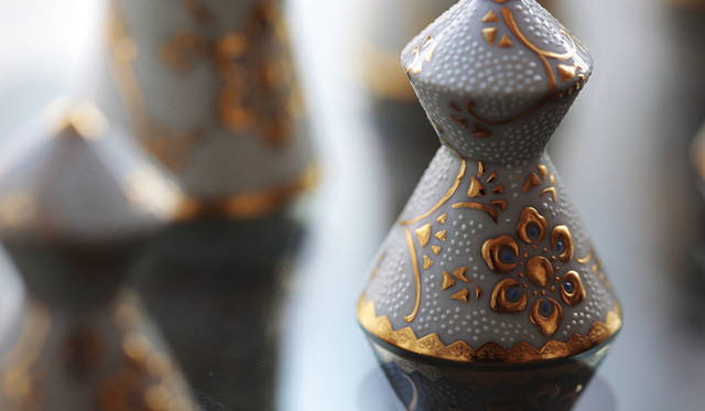 インテリアショップ『燕子花』<b>九谷焼・盛金技法「白粒」</b>