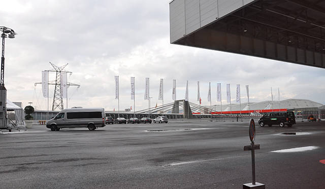 フェアが開催される会場は、ジュネーヴ空港のそばにある。