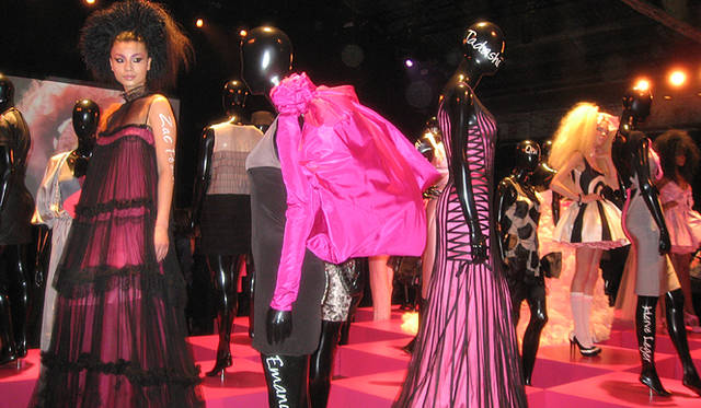 ドレスのディスプレイ