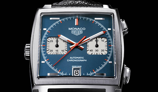 <b>「モナコ 40周年 復刻モデル」</b><br>誕生当時の復刻モデル。9時位置のリュウズ、「ホイヤー」社のロゴが当時を偲ばせる。スティーブ・マックイーンの写真集付き。自動巻き、SSケース×アリゲーターストラップとパンチングレザーストラップの２本セッティング、世界限定1000本、7月発売予定、105万円（予価）。