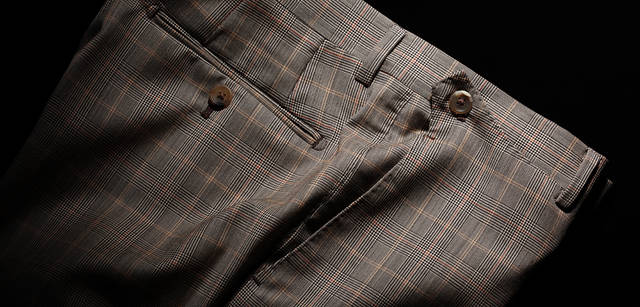 　スーツ 19万8000円、シャツ 2万9400円、タイ 9975円