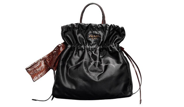 PRADA｜プラダ　素材｜ナイロン×パイソン　サイズ｜Ｈ40×W38×D12cm　価格｜22万500円（参考色） 