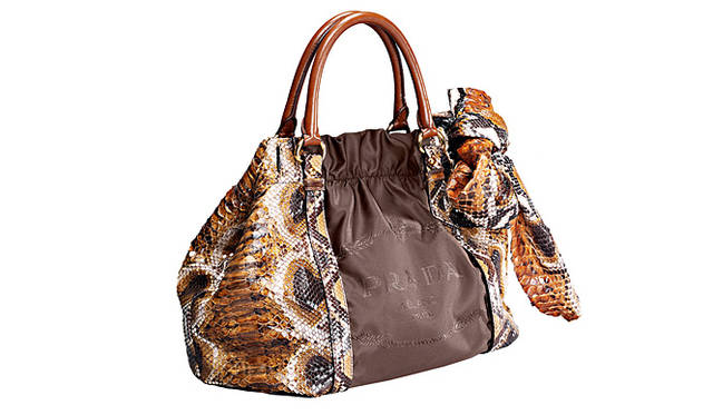 PRADA｜プラダ　素材｜ナイロン×パイソン　サイズ｜Ｈ31×W38×D16cm　価格｜32万5500円