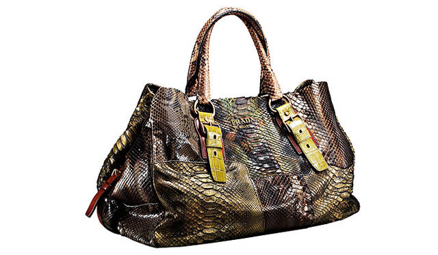 PRADA｜プラダ　素材｜パイソン　サイズ｜Ｈ32×W44×D23cm　価格｜68万2500円
