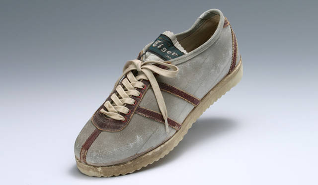 1956年、メルボルンオリンピックのデレゲーションシューズ（入場行進のときに履くシューズ）