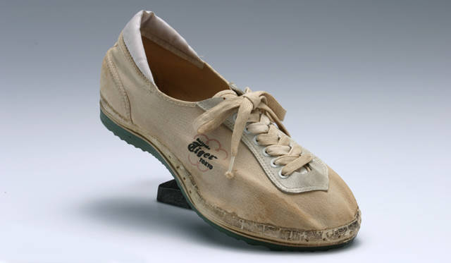 1959年に登場した「マジックランナー」。シューズに穴を開けた画期的発想