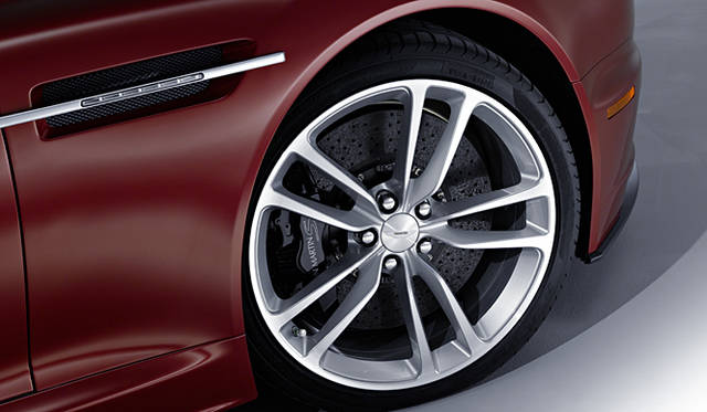 <b>ASTON MARTIN DBS VOLANTE｜アストン・マーティン DBS ヴォランテ</b>