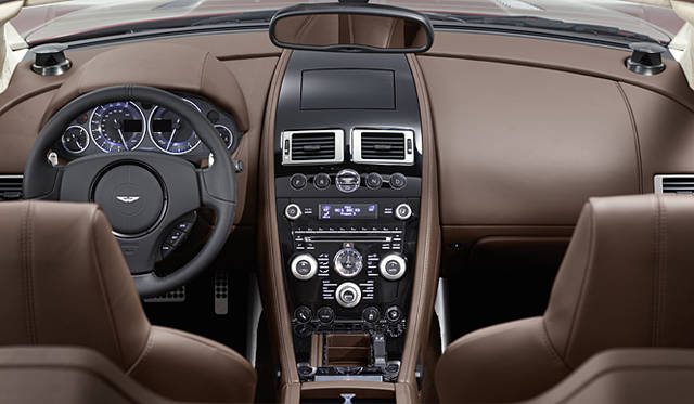 <b>ASTON MARTIN DBS VOLANTE｜アストン・マーティン DBS ヴォランテ</b>