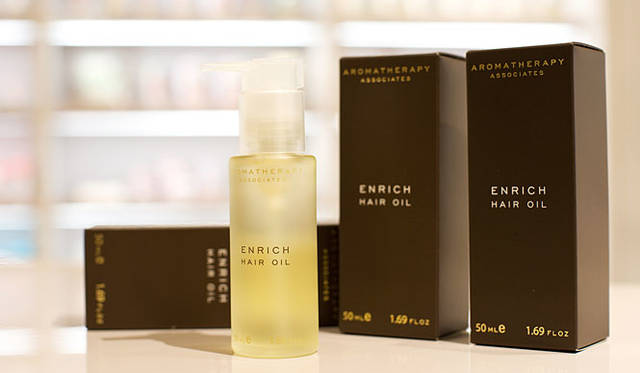 『アロマセラピー アソシエイツ』の「エンリッチ ヘアオイル」