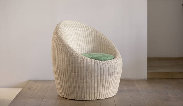 「TIME＆STYLE×NUNO」 ラタンチェア（Jerome David Salinger）7万6650円<br>「タイム アンド スタイル」と六本木にショップをもつ「NUNO」がコラボレートしたプロダクト。「新しい感性のぬくもり」をコンセプトに、直接肌に触れ五感に働きかける「NUNO」の豊かなファブリックを楽しみたい