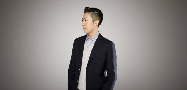 　五代目尾上菊之助がマーガレット・ハウエルを着る。