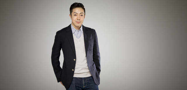 　五代目尾上菊之助がマーガレット・ハウエルを着る。