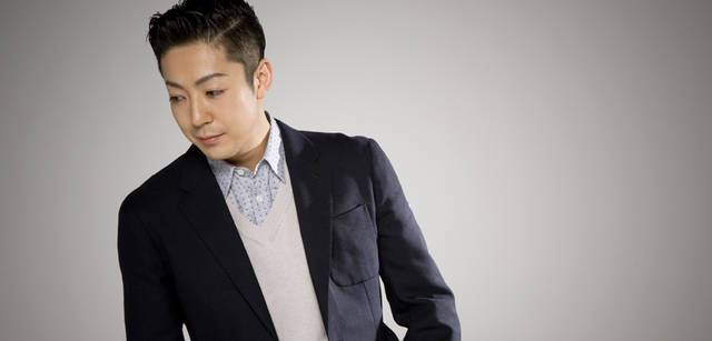 　五代目尾上菊之助がマーガレット・ハウエルを着る。