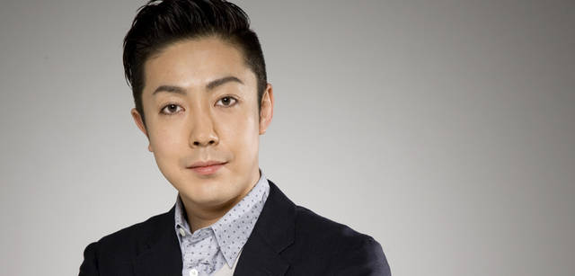 　五代目尾上菊之助がマーガレット・ハウエルを着る。