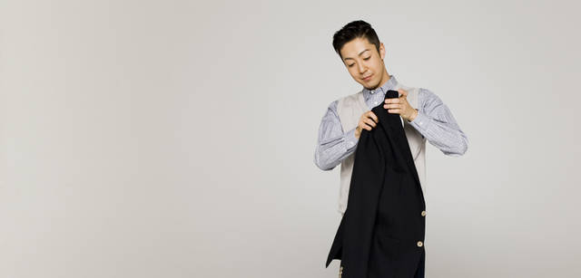 　五代目尾上菊之助がマーガレット・ハウエルを着る。