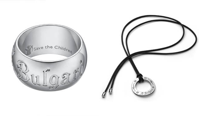 ブルガリのチャリティリングとペンダント。リングは10mmと8mmの2タイプがある。いずれも3万9900円。