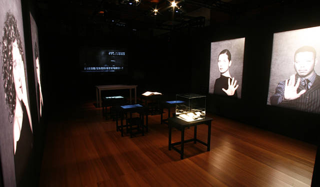 2月19日のBDA授賞式で展示されたファブリッツィオ・フェッリの写真展。