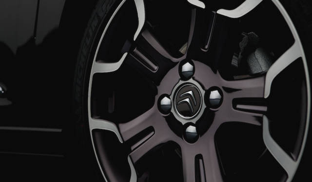 <b>CITROEN DS INSIDE｜シトロエン DS インサイド</b>