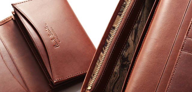 <strong>PAUL SUMITH｜ポールスミス</strong>　アンティーク調の独特な風合いのレザーに、オリジナルのマーブル柄プリントが秀逸。