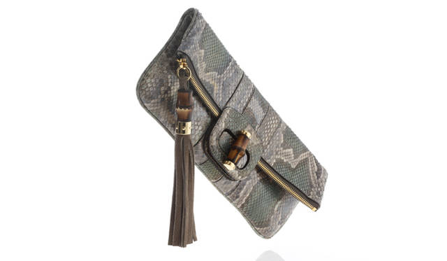 揺れるタッセルはフリーダ・ジャンニーニのシグネチャー。グッチらしいグラマラスな雰囲気が漂う。<br>バッグ “ルーシー” 30万300円（グッチ ジャパン カスタマーサービス｜03-5469-6611）