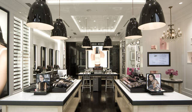 オープン記念限定アイテム「ボビイ ブライツ アイ パレット」 1万1550円（個数限定発売）