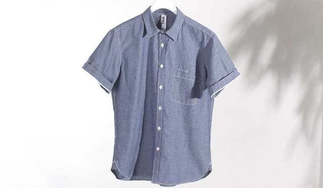 　半袖シャツ1万2600円（マーガレット・ハウエル MHL.)