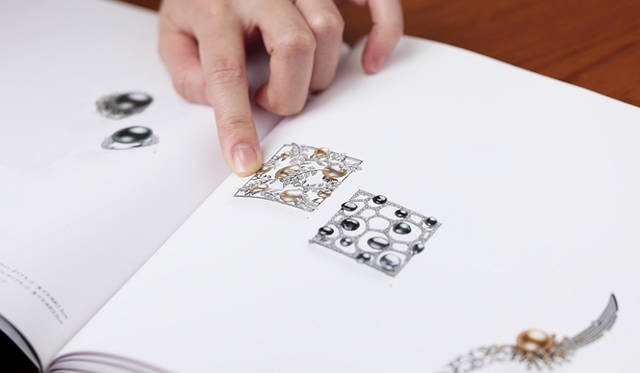 関谷さんが過去にデザインしたジュエリー。オープンワークが美しい。