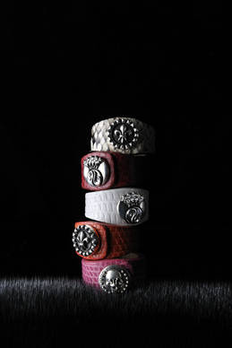 上から1万6800円、2万1000円、2万1000円、1万6800 円、1万9950円（すべてnineSIXty LUXES×PATRICK COX/パトリック・コックス青山店）