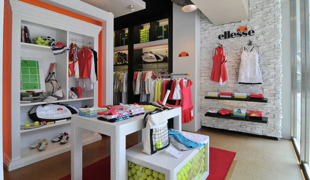 エレッセ青山50th アニバーサリーストア　1階