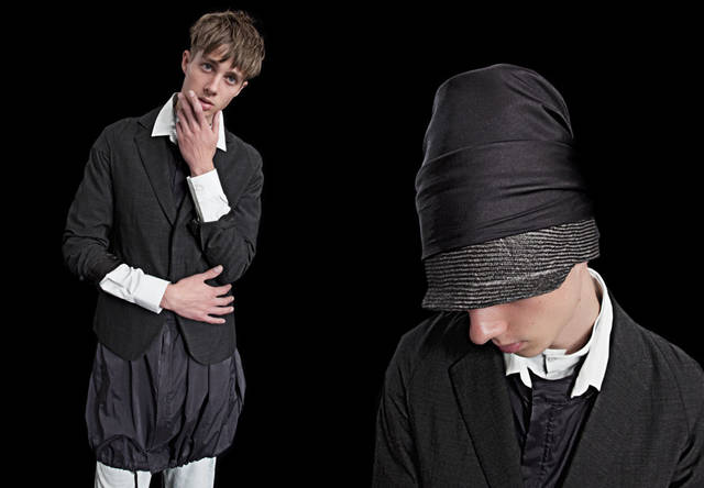 ジャケット 11万5500円、モッズコート 17万3250円、シャツ 4万8300円、デニムパンツ 3万9900円、ハット、スカーフ ともに参考商品