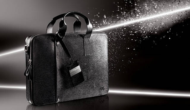 エス・テー・デュポン「ダイアモンド・レザー ラップトップ・ホルダー」 16万9050円～23万2050円（2009年4月発売予定）/S.T.DUPONT DIAMOND LEATHER 