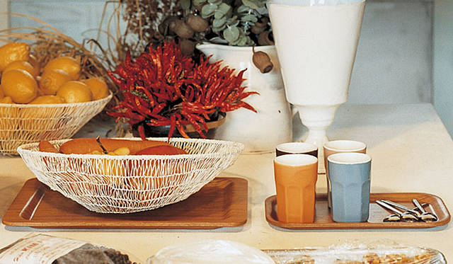 「SAITOWOOD」 左から tray 1006　1470円、tray 3023　945円