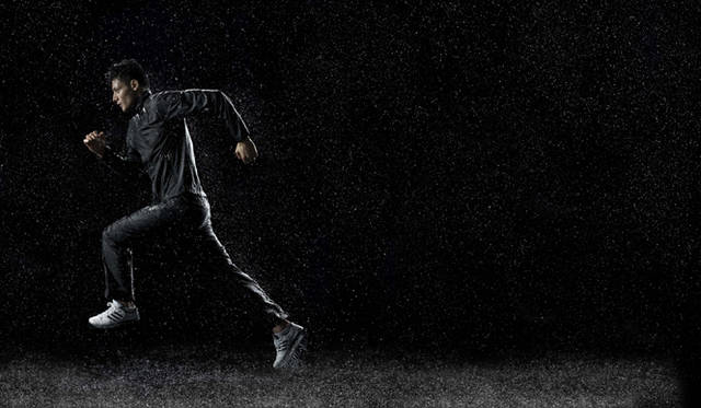 　「adidas-premiumstyle」 PT プレミアム ウインド ジャケット（E07271）1万5750円、PT プレミアム ウインド パンツ（E07268）1万3650円、スコーチ マイクロバウンス＋II（G07391）1万5750円