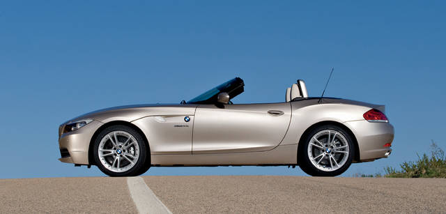 New BMW Z4｜ニュー BMW Z4ロードスターの特長であるフルオートマティック・リトラクタブル・ハードトップ。たった20秒で開閉可能。