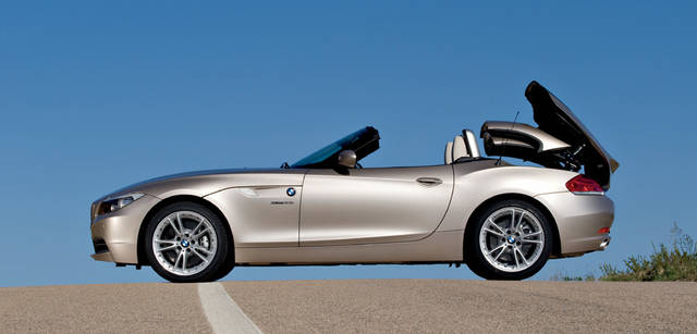New BMW Z4｜ニュー BMW Z4ロードスターの特長であるフルオートマティック・リトラクタブル・ハードトップ。たった20秒で開閉可能。