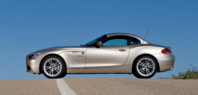 New BMW Z4｜ニュー BMW Z4ロードスターの特長であるフルオートマティック・リトラクタブル・ハードトップ。たった20秒で開閉可能。