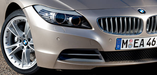 New BMW Z4｜BMWの外観上のアイデンティティのひとつである丸型2灯式ヘッドライトは、バイキセノンタイプとなる。