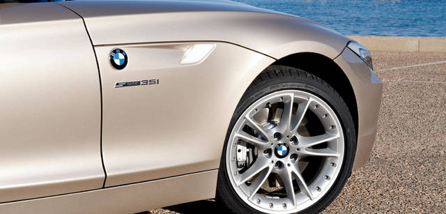 New BMW Z4｜光の反射の具合で、いかに繊細な面で構成されているかが見てとれる。大きなホイールアーチがスポーティな走りを予感させる。