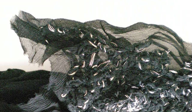 刺しゅうベスト 5万1450円 （UNA ARTESANO ALMA／ノートルエスカリエ｜03-3770-1175）