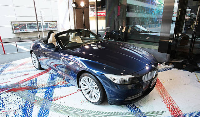 New BMW Z4 × ISETAN Men’s｜新宿伊勢丹メンズ館正面入口に展示されたニューBMW Z4