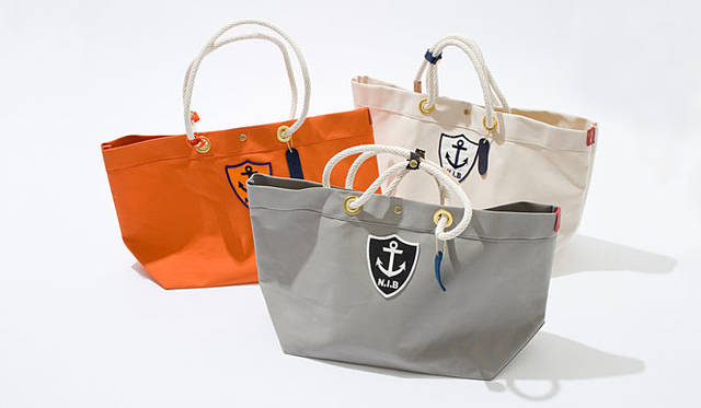<b>UNITED ARROWS｜ユナイテッドアローズ</b>　「N.I.B（エヌ・アイ・ビー）」マリントート 各7875円（オフホワイトのみ9975円）