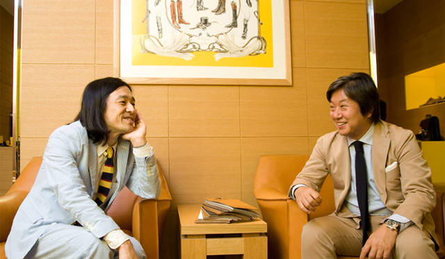 JOHN LOBB｜ジョン ロブ　祐真朋樹、ジョン ロブで「MADE TO ORDER」する(前編)　祐真朋樹氏とジョン ロブ代表の松田智沖氏（ジョン ロブ 丸の内店にて）