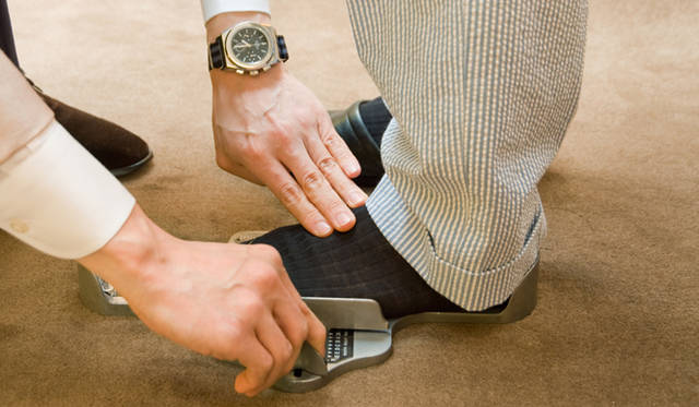 JOHN LOBB｜ジョン ロブ　祐真朋樹、ジョン ロブで「MADE TO ORDER」する(前編)　サイジング