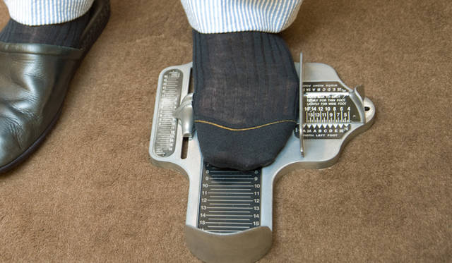 JOHN LOBB｜ジョン ロブ　祐真朋樹、ジョン ロブで「MADE TO ORDER」する(前編)　サイジング